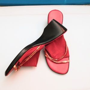 Mystery Brand: Red Wedges Gold Strap Accent 6.5